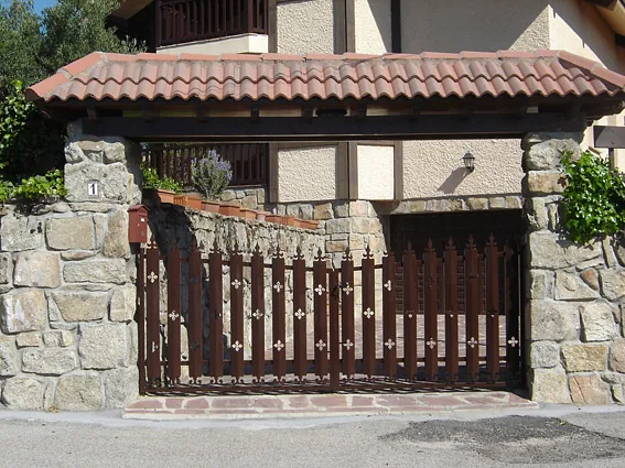 puerta de barrotes de hierro